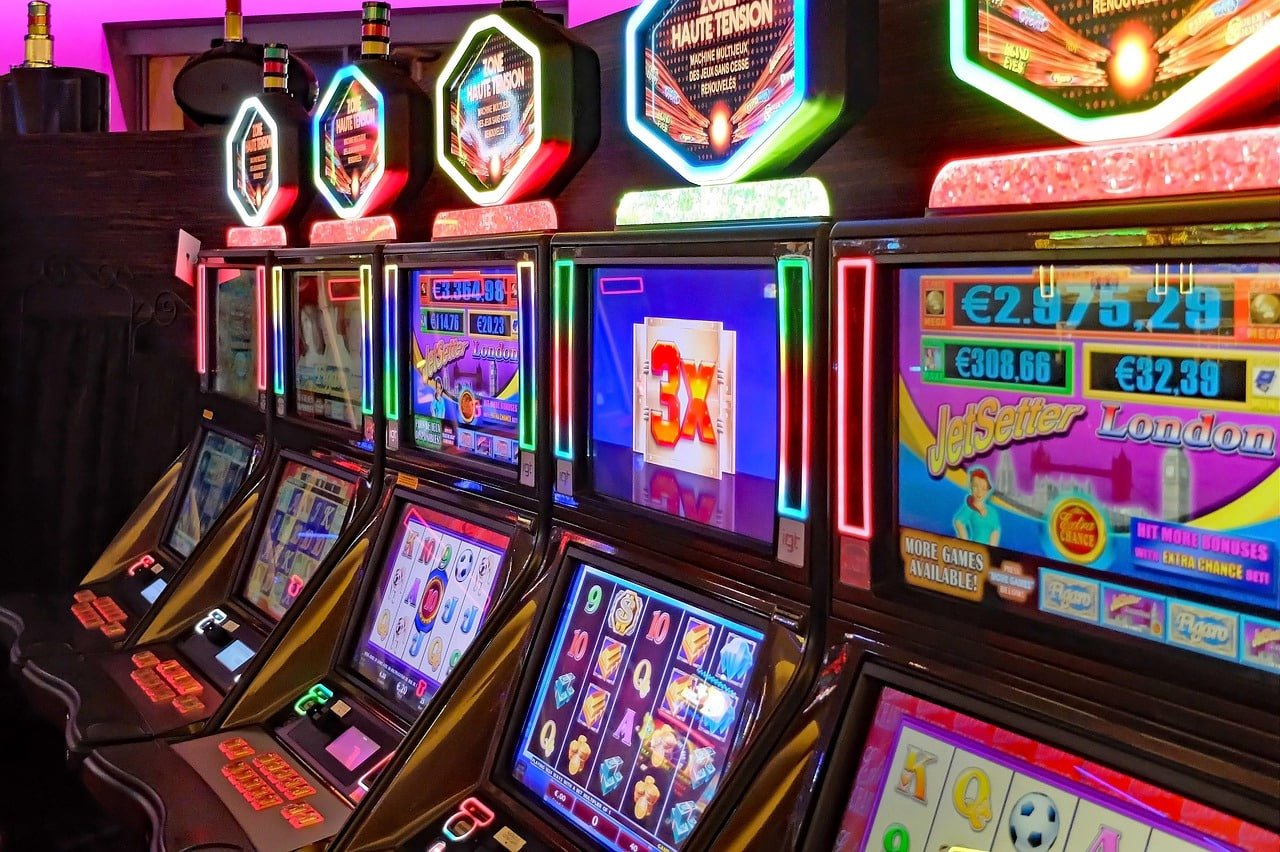 618jackpot မိုဘိုင်း APP မှ ကစားသမားများ အနိုင်ရလဒ် စစ်ဆေးနေသောမြင်ကွင်း